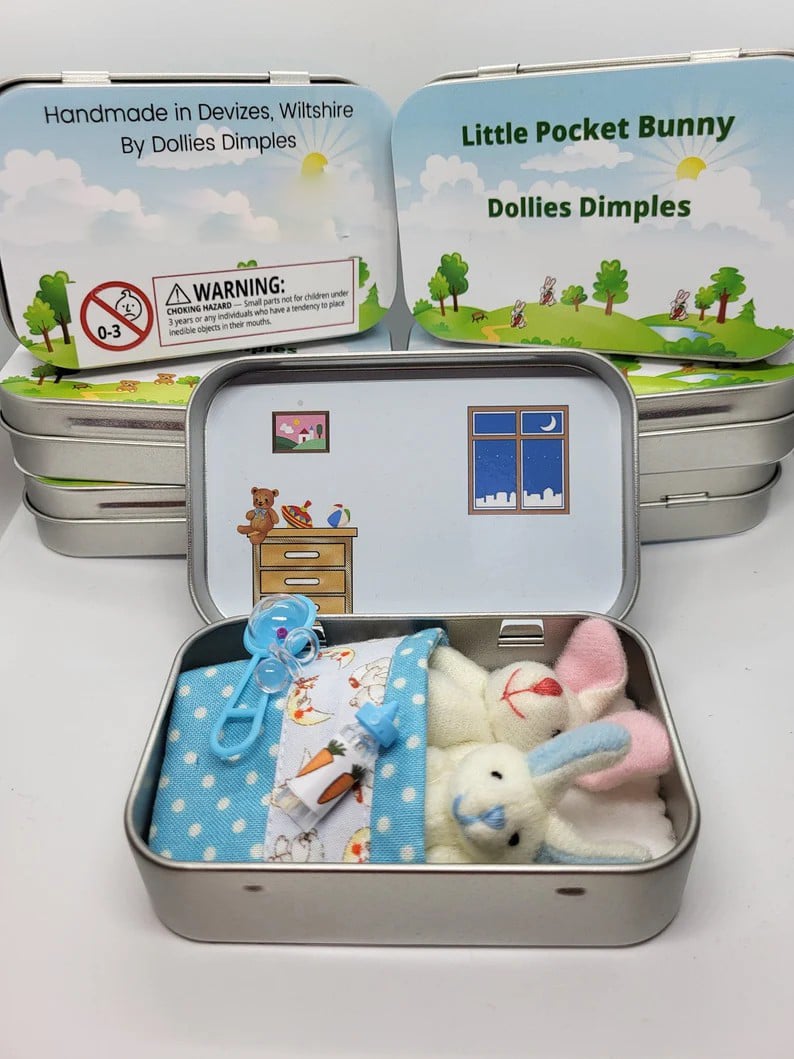 💎 50% RABATT! 💎 Süße Osterhasen-Mama mit Baby in Blechdose – Handgefertigt, Kuschelig & Perfekt als Geschenk 🐰🎁